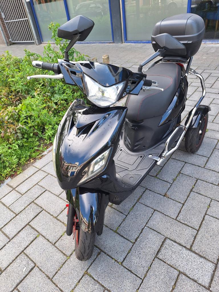 Scootmobiel  elecktries  brommer  rijd 35km  per uur, Fietsen en Brommers, Fietsen | Vouwfietsen, Ophalen of Verzenden
