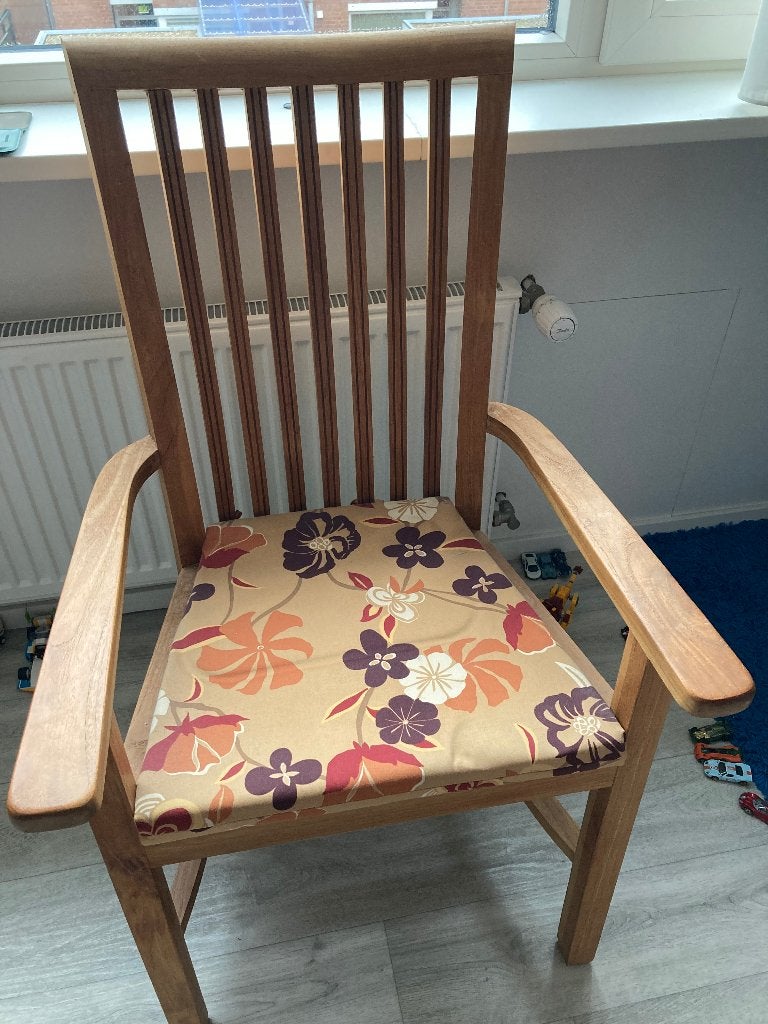 2 st houten stoelen met armleuning, Ophalen, Twee, Bruin, Zo goed als nieuw
