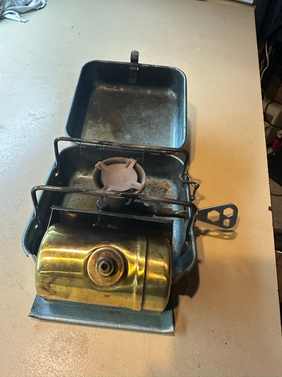 Coleman benzine brander met Coleman brander vloeistof, Ophalen, Gebruikt