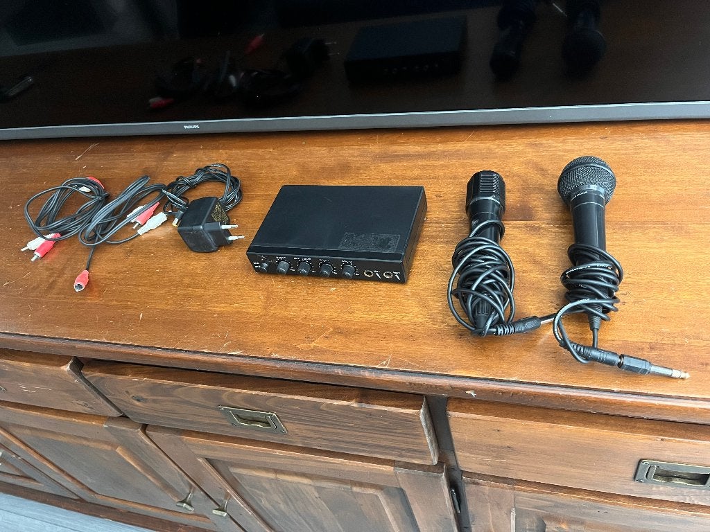 Karaoke set met 2 microfoons in goed werkende staat, Ophalen of Verzenden, Gebruikt, Microfoon(s)