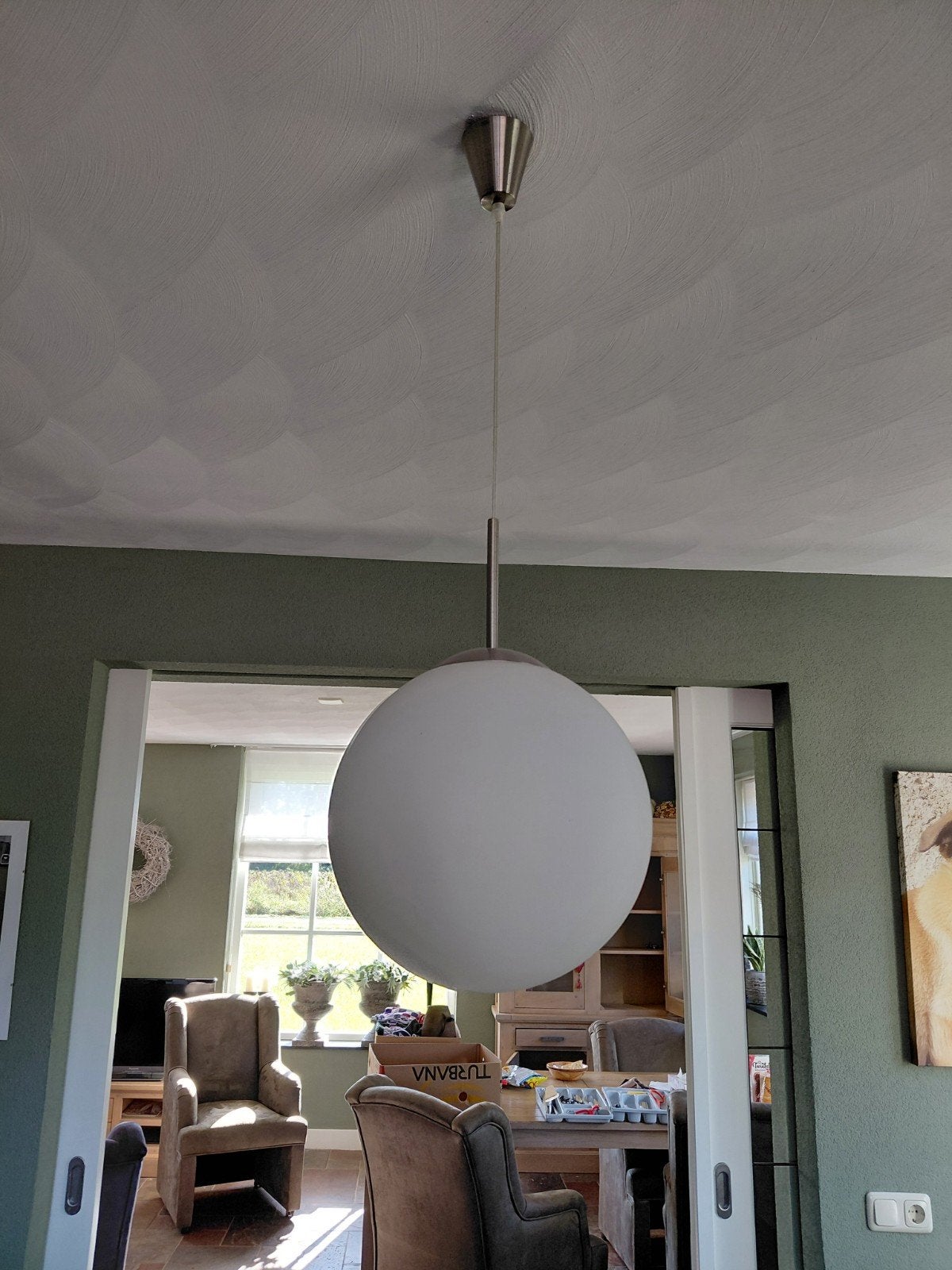 Moderne Witte Bol Hanglamp - Perfect voor Eetkamer/Woonkamer, Huis en Inrichting, Ophalen, E27 (groot), Zo goed als nieuw, Glas