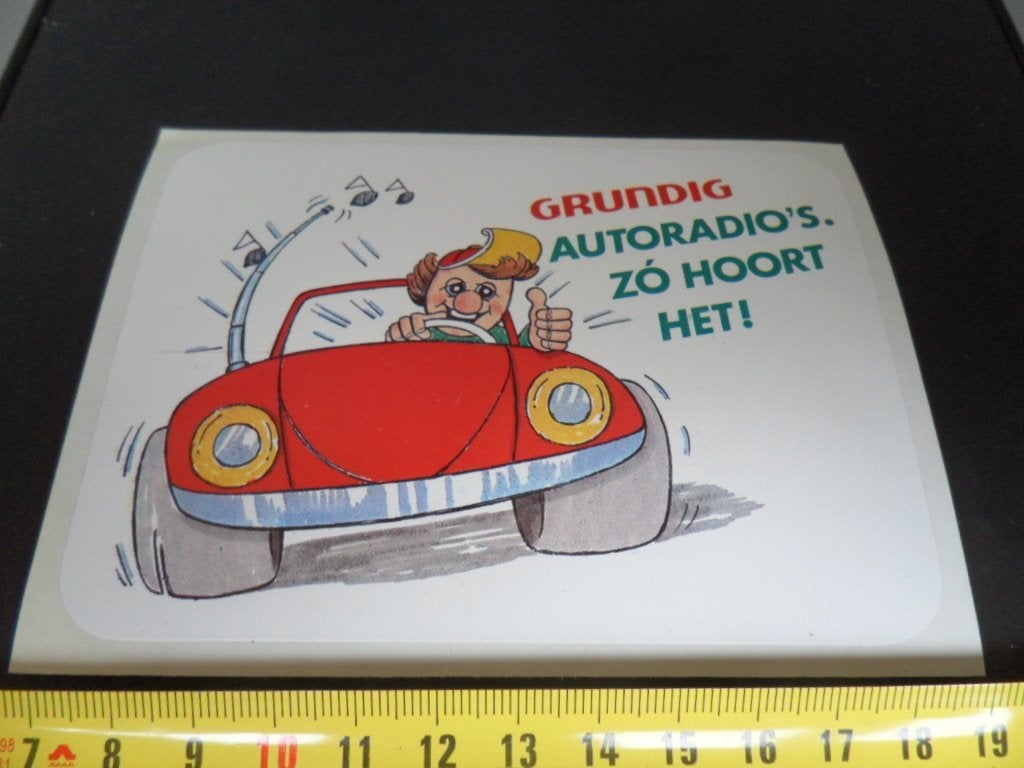 sticker strip auto GRUNDIG autoradio's zó hoort het!, Ophalen, Zo goed als nieuw