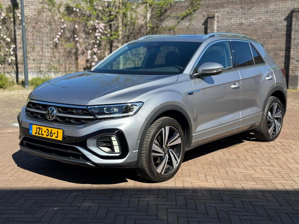 Volkswagen T-Roc 1.5 TSI R Line|Camera|Carplay|Pano|VOL, 15 km/l, 1498 cc, 4 cilinders, 1253 kg