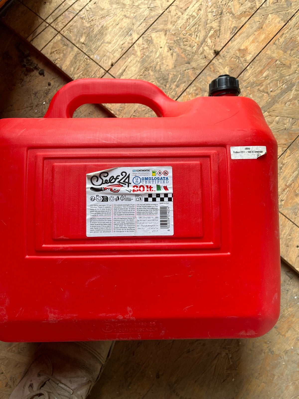 Rode jerrycan 20L voor brandstof, Ophalen