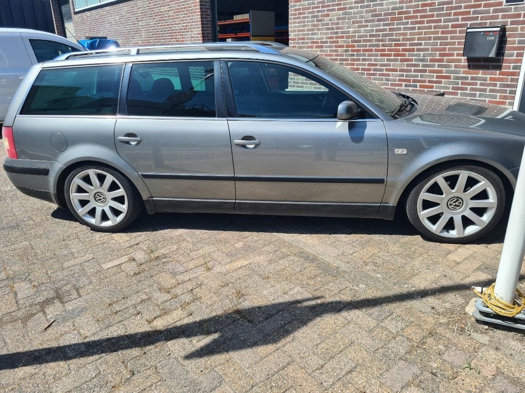 Volkswagen Passat 1.8 Variant 110KW 2002 Grijs, Voorwielaandrijving, 4 cilinders, Origineel Nederlands, Particulier