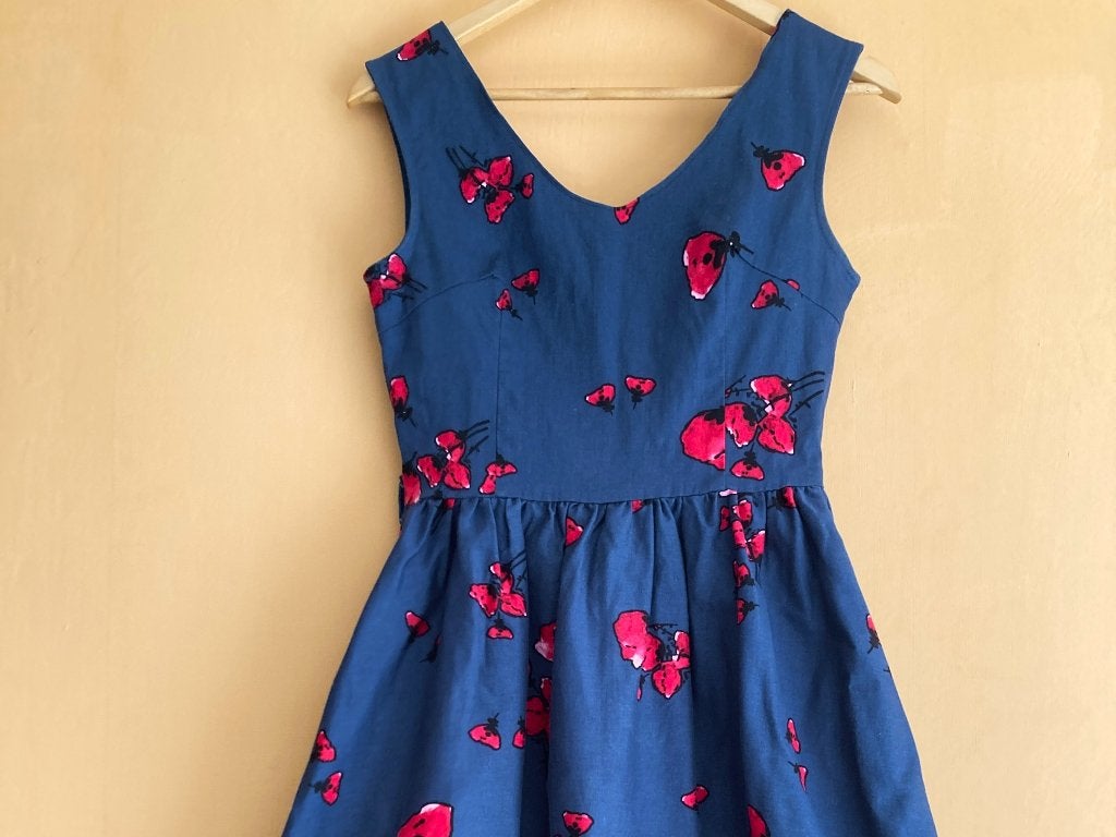 Retro Jurk van Lindy Bop Maat S/36, Kleding | Dames, Jurken, Blauw, Ophalen of Verzenden, Zo goed als nieuw, Knielengte