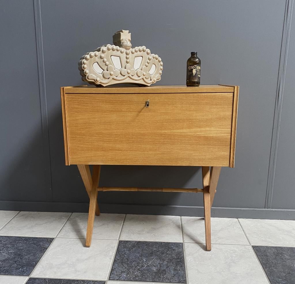 60 jaren bureau voor kind of lilliputter afsluitbaar met 3la, Ophalen, Met lades, Gebruikt, Hout