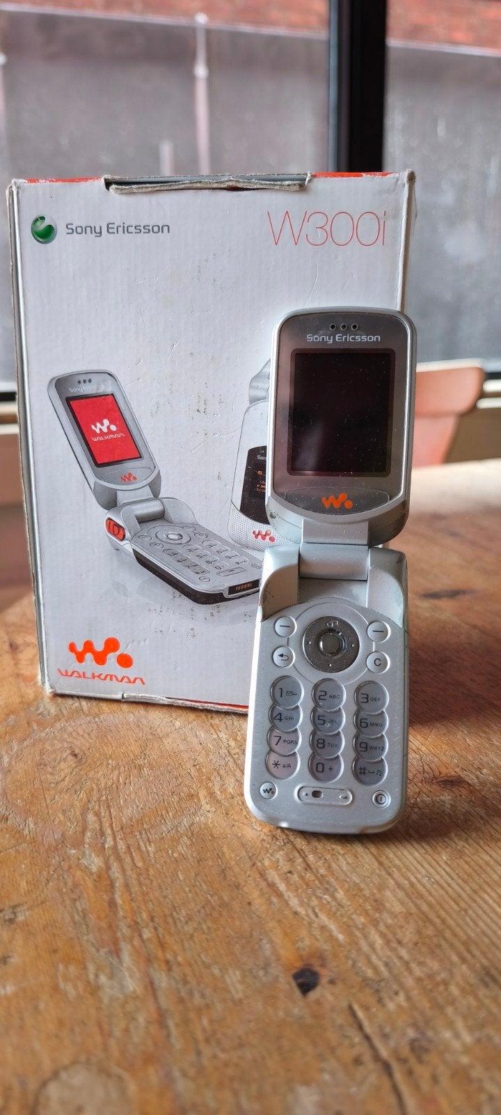 Sony Ericsson z300i, Telecommunicatie, Mobiele telefoons | Sony, Ophalen of Verzenden, Zwart, Overige systemen