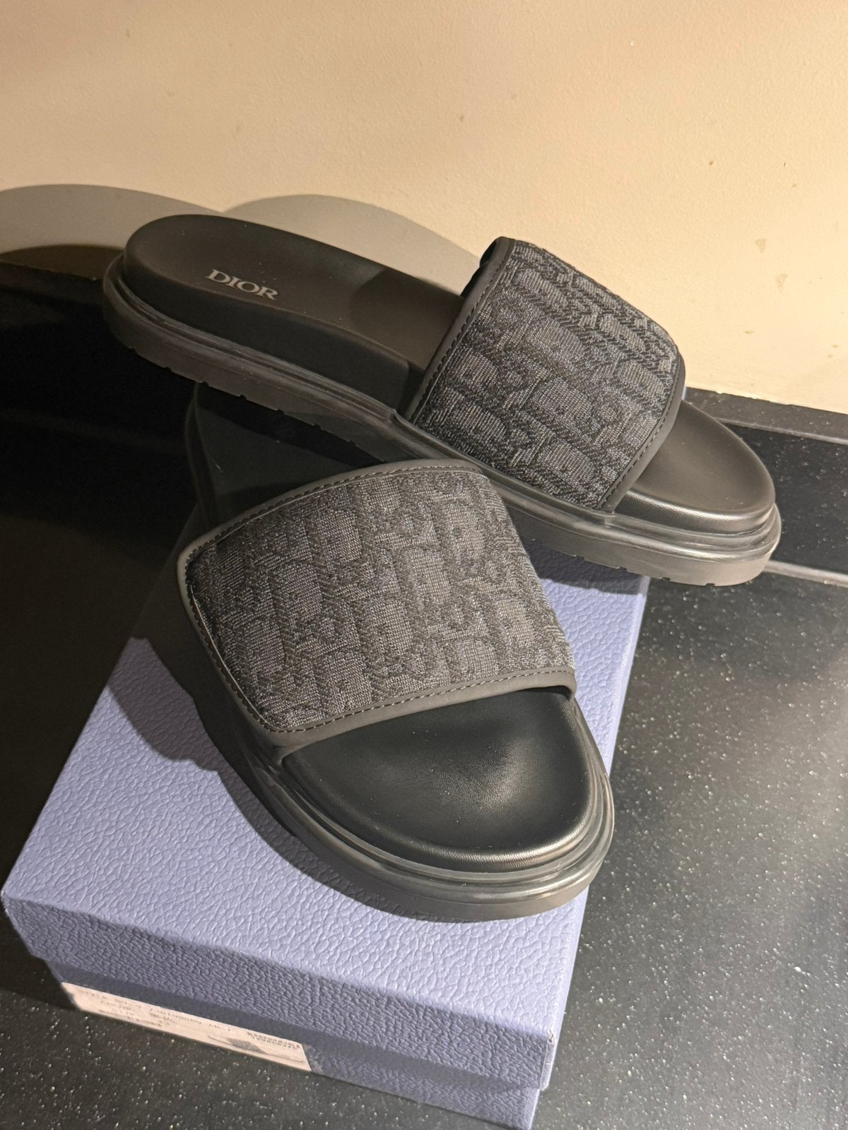 Dior slippers nieuw in doos 43/45, Ophalen of Verzenden, Zo goed als nieuw, Zwart