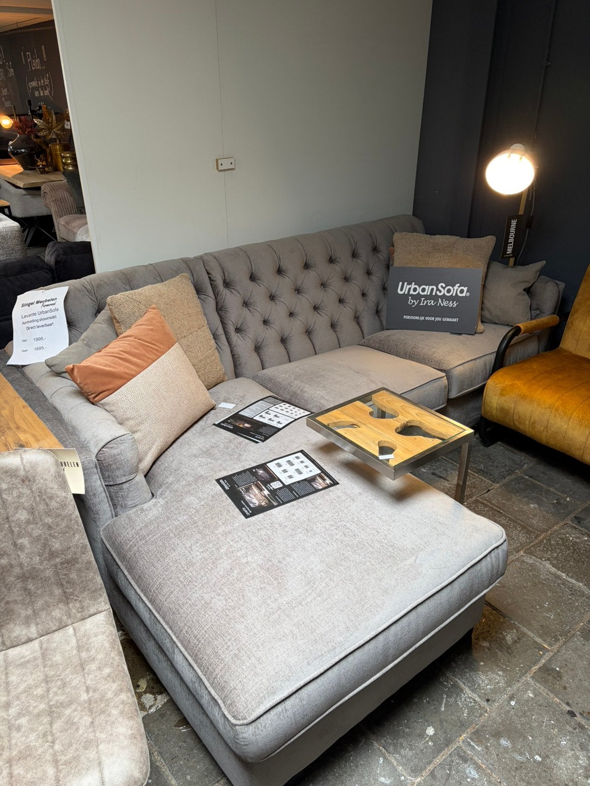 UrbanSofa Loungebank met Gecapitonneerde Rugleuning, Verzenden, Nieuw, 200 tot 250 cm, Vierpersoons of meer