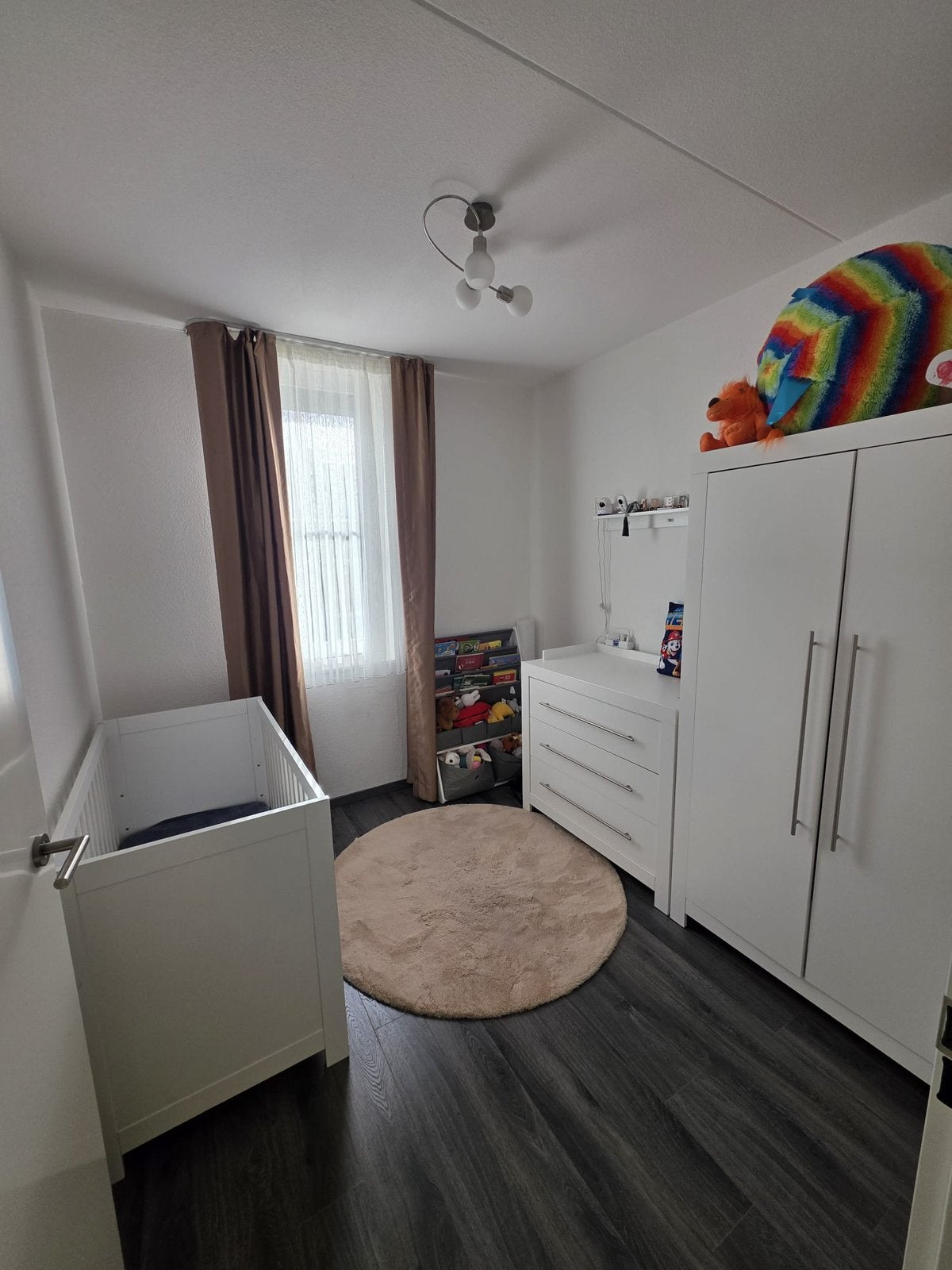 Foto 2 van Complete babykamer – ledikant, commode & kledingkast – wit
