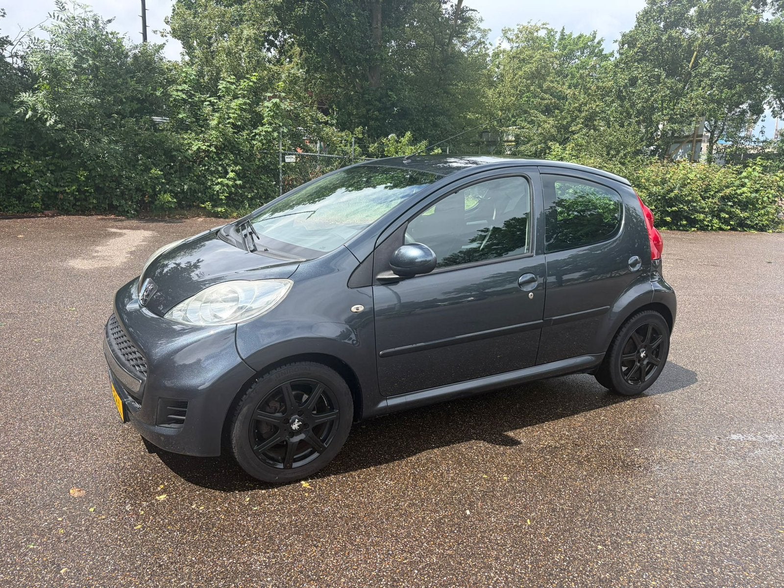 Peugeot 107 1.0 12V 5DR airco carplay, Auto's, Peugeot, Voorwielaandrijving, Euro 5, Stof, Zwart