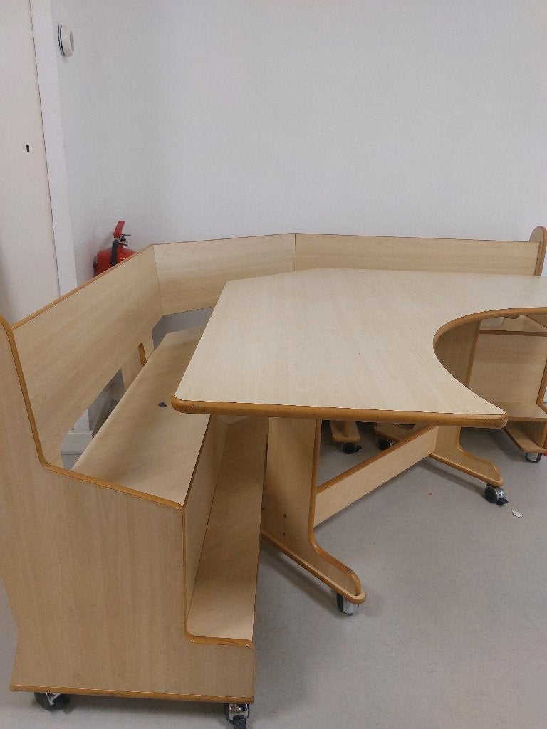 Kinder Tafel en bank, Huis en Inrichting, Ophalen, Overige materialen, Gebruikt, 200 cm of meer