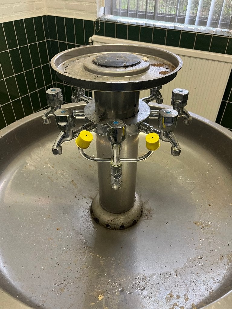 Professionele RVS Wasfontein met 8 kranen en een 1 oogdouche, Ophalen, Gebruikt, Rvs, Kraan