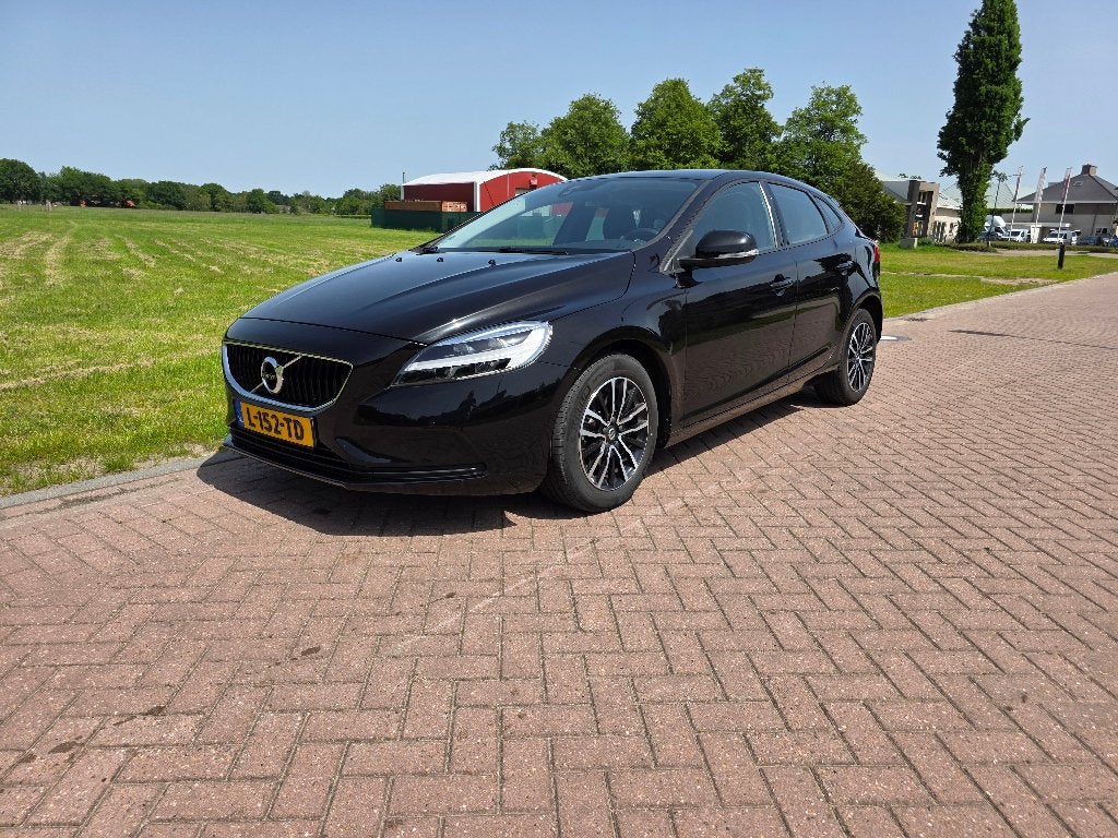 Volvo V40 2.0 T2 122PK 2019 Zwart!! LED!! AIRCO!! TREKHAAK!!, Auto's, Volvo, Particulier, V40, Airbags, Airconditioning, Android Auto