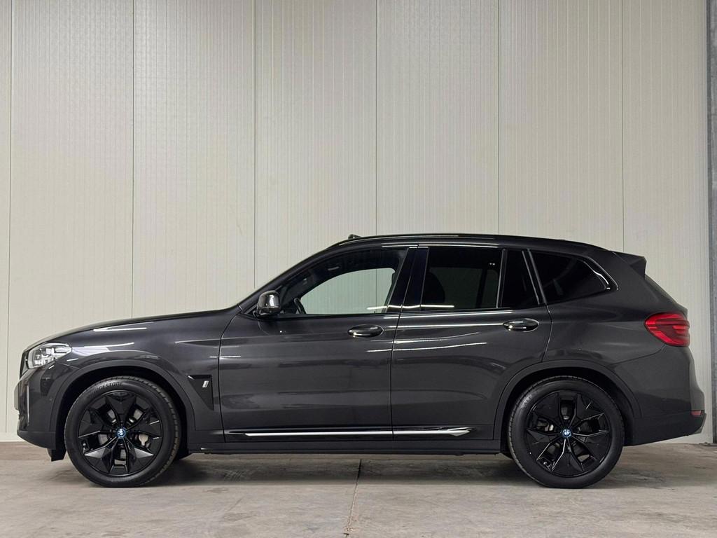 BMW IX3 High Executive 80 kWh l SOH 93% l PANO l TREKHAAK l, Achterwielaandrijving, Gebruikt, 750 kg, 1333 min