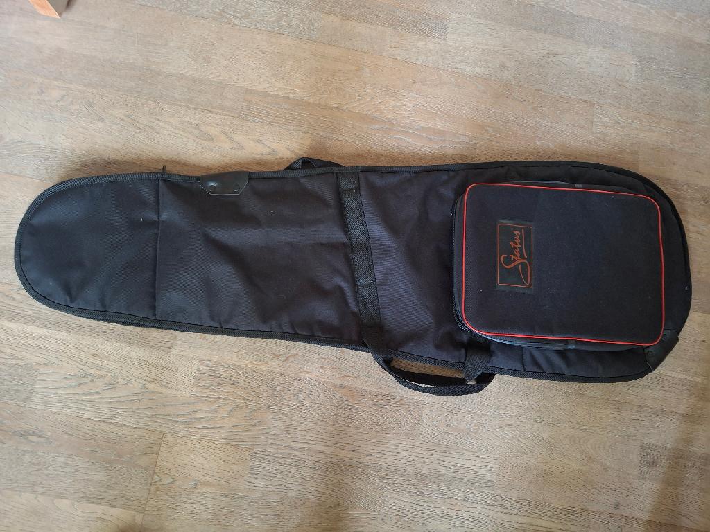 Status gigbag, Muziek en Instrumenten, Behuizingen en Koffers, Ophalen of Verzenden, Zo goed als nieuw, Elektrische basgitaar