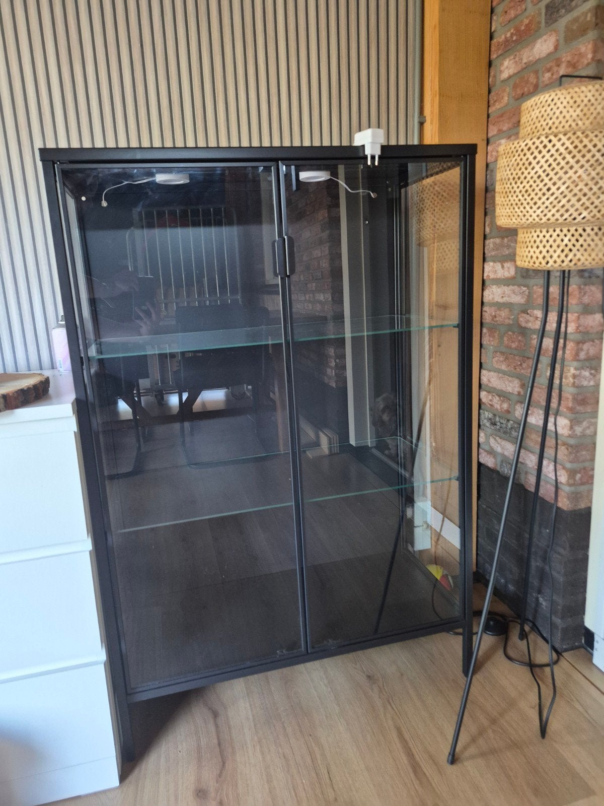 IKEA Vitrinekast met glazen deuren en planken, Ophalen, Met deur(en), Modern, Industrieel, 50 tot 100 cm