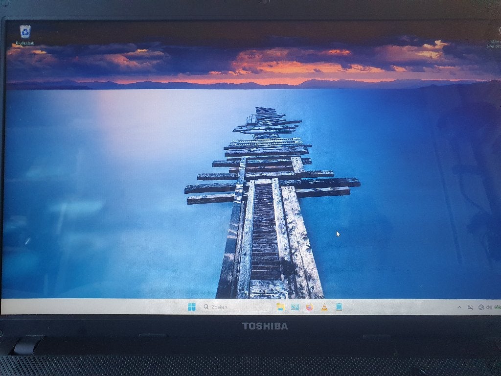 TeKoop Toshiba incl. lader, Windows11en Office 2024 €65, Computers en Software, Ophalen, HDD, 2 tot 3 Ghz, Qwerty