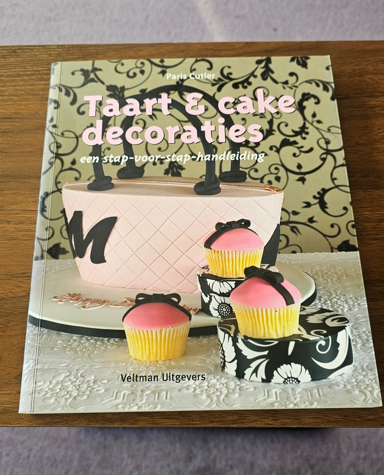 Taart & Cake Decoraties: Een Stap-voor-Stap Handleiding, Boeken, Kookboeken, Ophalen of Verzenden, Zo goed als nieuw, Paris Cutler