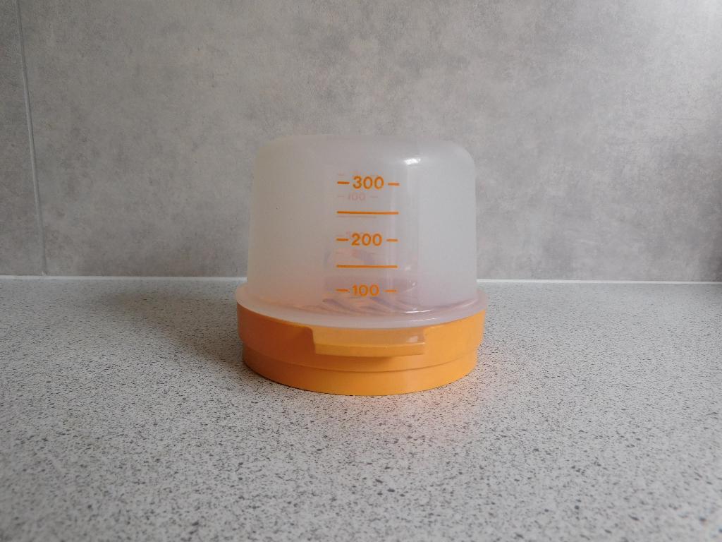 Tupperware Hand Knijp Zeef en Maatkan 450 ml. Oranje, Huis en Inrichting, Ophalen of Verzenden, Zo goed als nieuw, Oranje, Overige typen