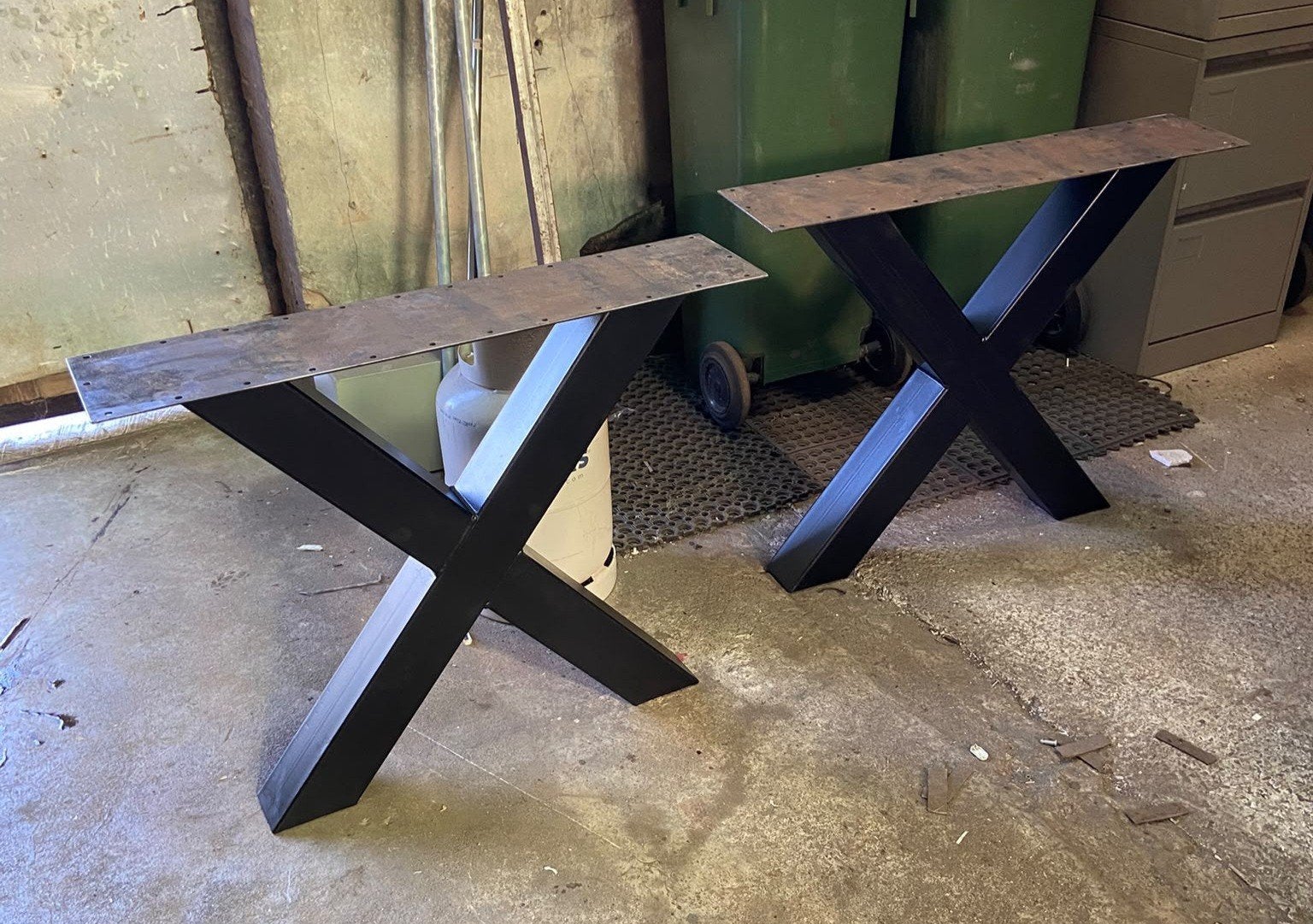 Nieuwe metalen kruispoot tafelonderstel - Zwart