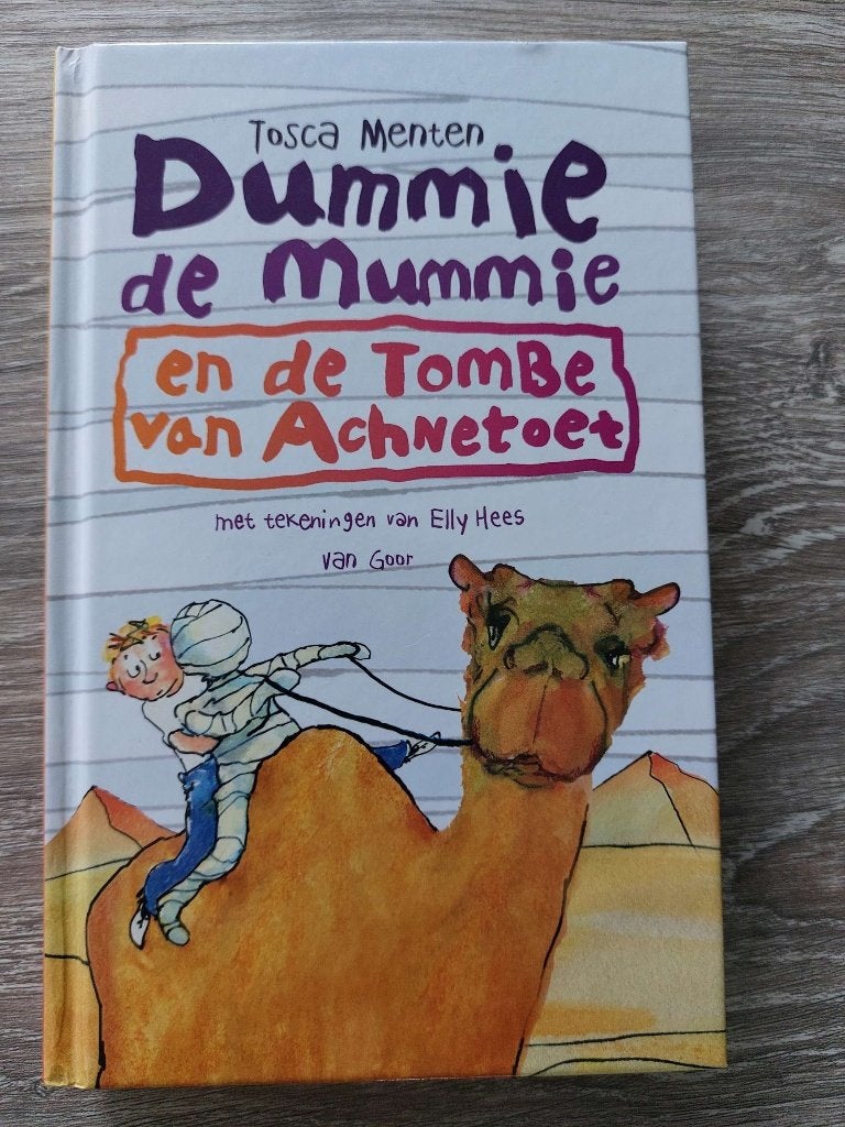 Tosca Menten - Dummie de Mummie en de tombe van Achnetoet, Ophalen of Verzenden, Zo goed als nieuw, Tosca Menten, Fictie algemeen