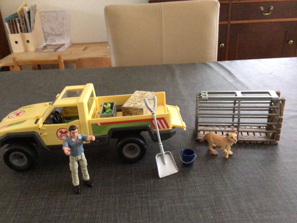 Schleich Wild life pick up met ranger, kooi en welpje, Ophalen, Zo goed als nieuw, Jongen of Meisje