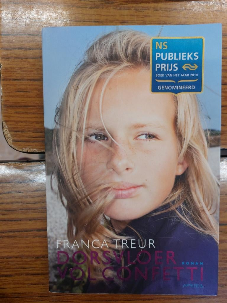 Franca Treur - Dorsvloer vol confetti, Boeken, Romans, Gelezen, Ophalen of Verzenden