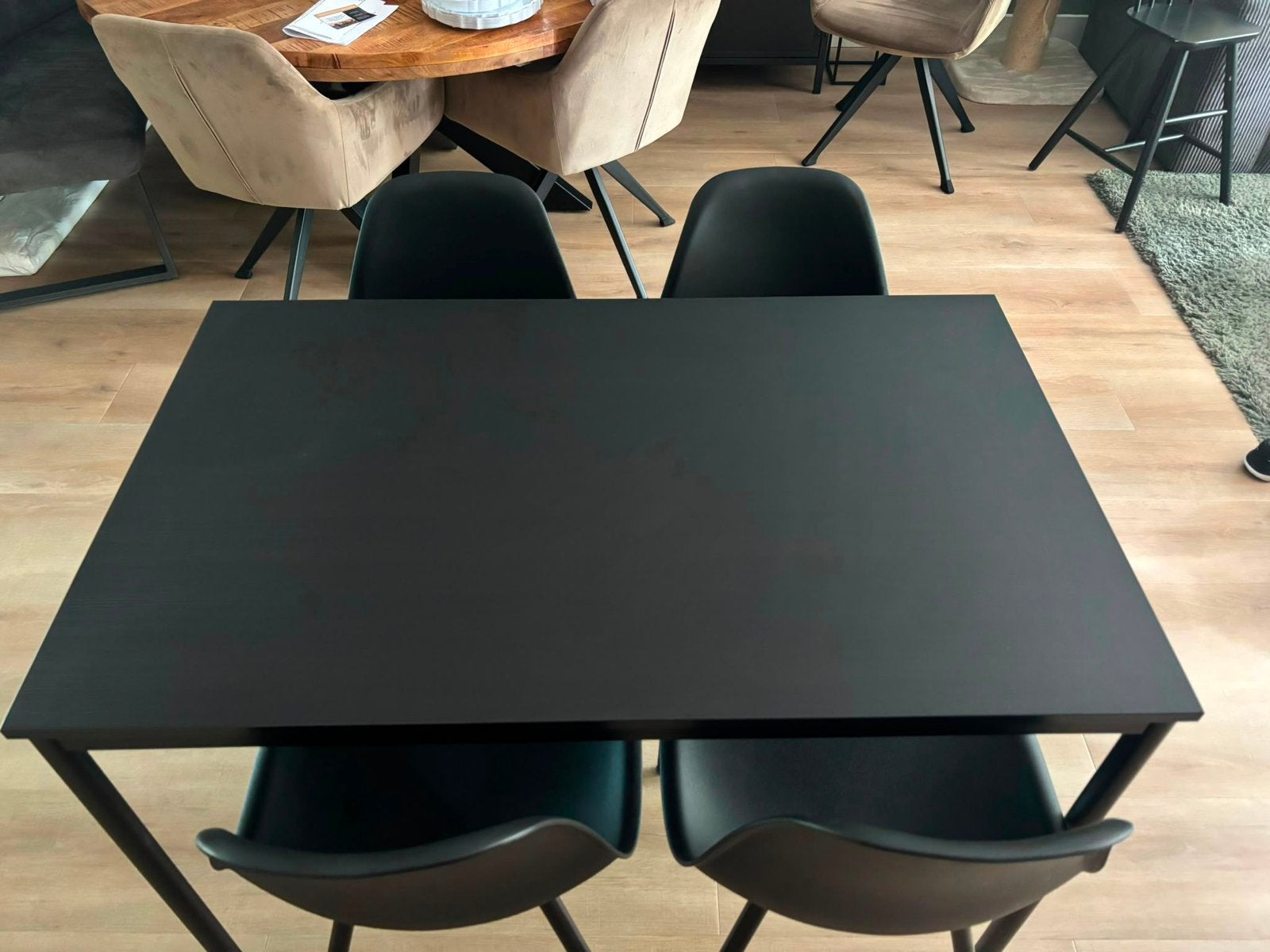 Zgan Zwarte tafel met 4 stoelen, Ophalen of Verzenden, Zo goed als nieuw, Rechthoekig, 50 tot 100 cm