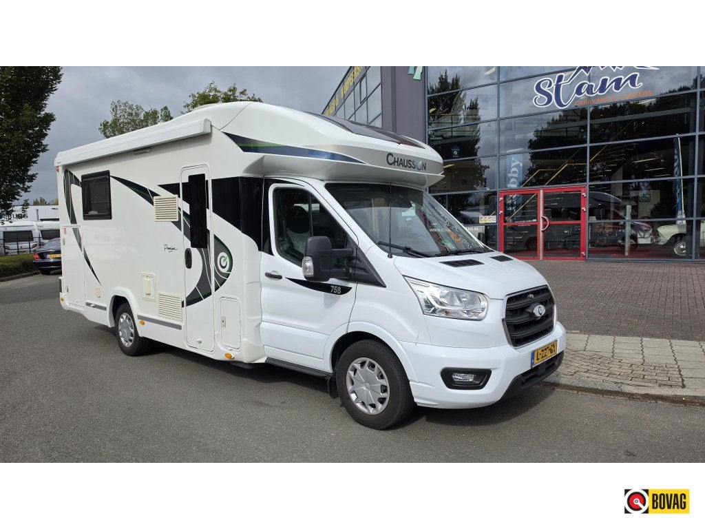 Chausson Titanium Premium 758 AUTOMAAT queensbed en hefbed, Caravans en Kamperen, Automaat, Douche, Ringverwarming, Ford
