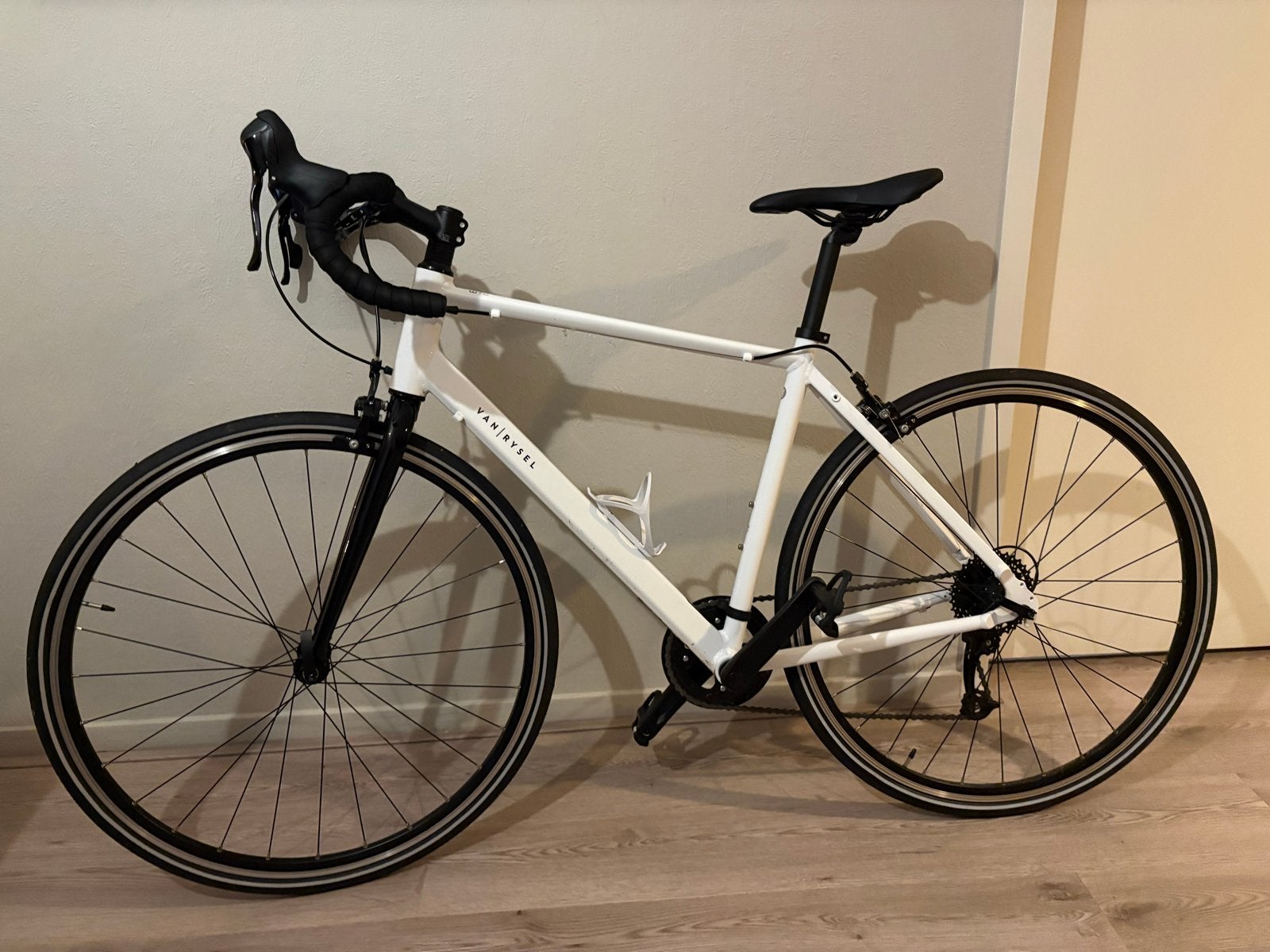 Van Rysel Triban EDR racefiets 2026 – maat M –, Fietsen en Brommers, Fietsen | Racefietsen, Velgrem, Aluminium, Zo goed als nieuw