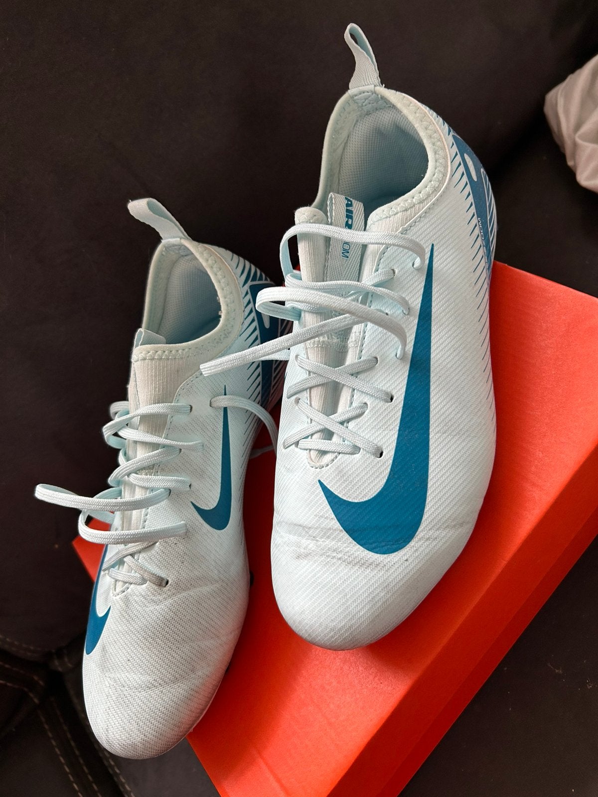 Te Koop: mooie blauwe voetbalschoenen, Ophalen, Gebruikt, Schoenen