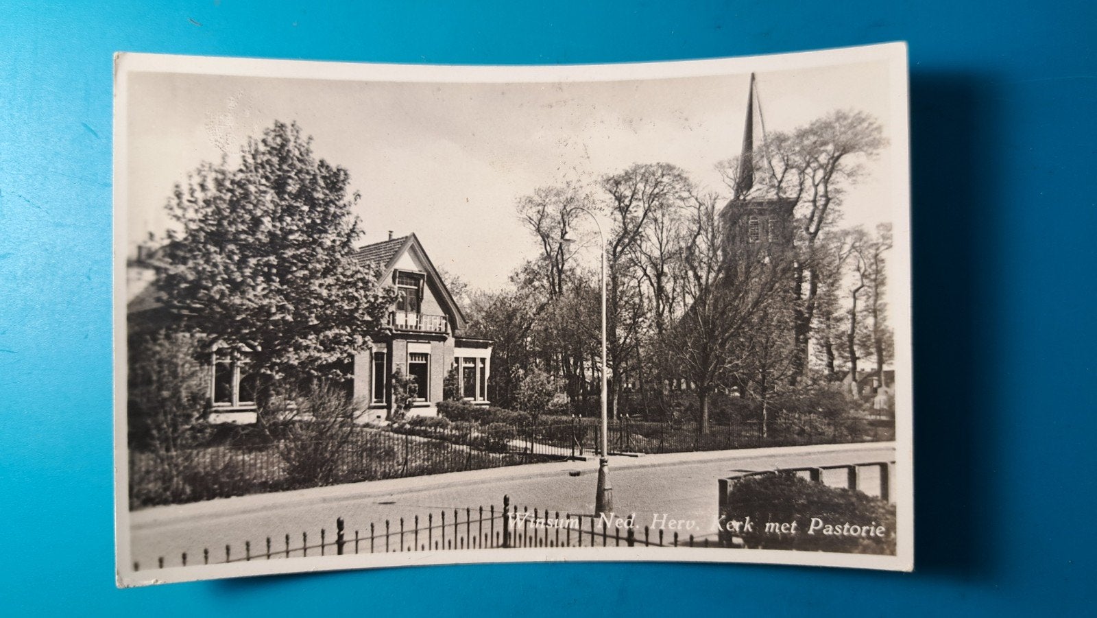 Winsum kerk pastorie 1950, Verzamelen, Ansichtkaarten | Nederland, Ophalen of Verzenden, 1940 tot 1960, Gelopen, Groningen