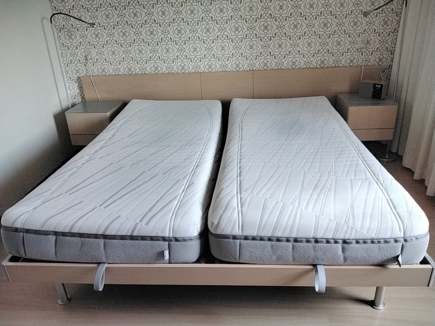 Auping 2-persoons bed met ombouw en nachtkastjes, Huis en Inrichting, Slaapkamer | Bedden, Ophalen