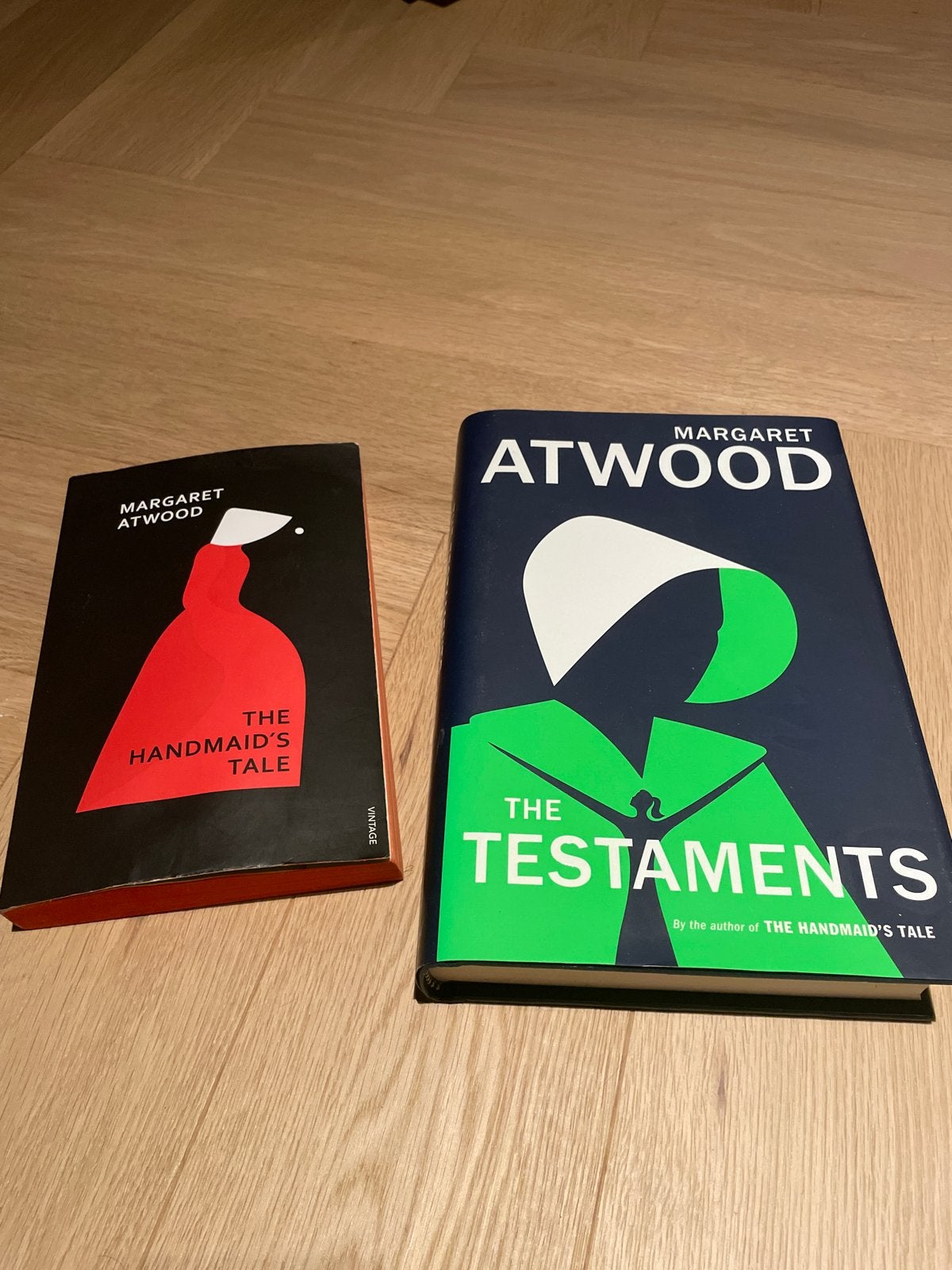 The Handmaid's Tale & The Testaments - Margaret Atwood, Boeken, Ophalen, Gelezen
