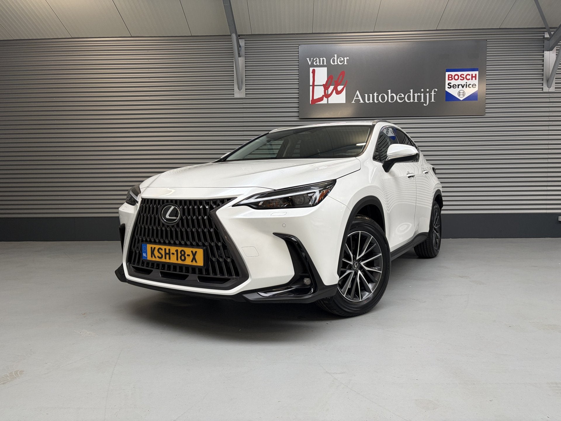 Lexus NX 450h+ AWD LUXERY TREKH/1500 KG TREKGEW/LEER/DODEHOE, Auto's, Dealer onderhouden, Automatische klimaatregeling, Gebruikt