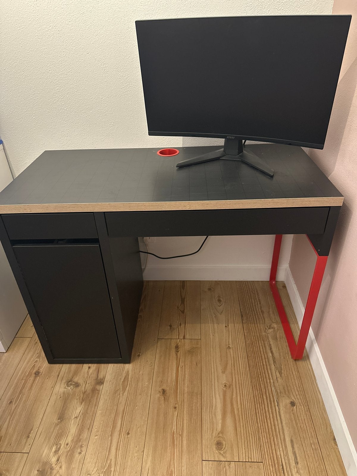 Gamingbureau - Zwart met rode accenten, Huis en Inrichting, Bureaus, Ophalen, Zwart, Gebruikt, Met lades