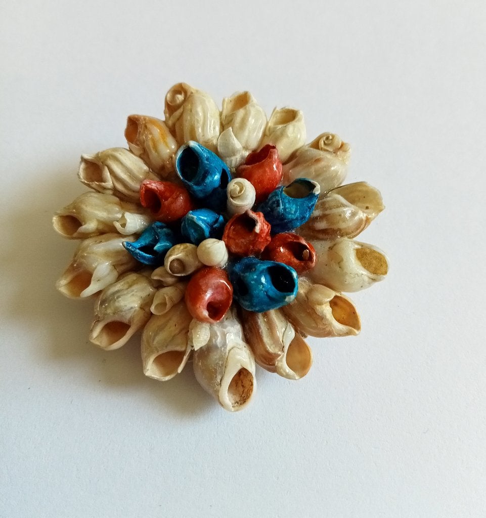 prachtige exclusieve vintage broche (schelpjes), Ophalen of Verzenden, Nieuw, Overige kleuren, Overige materialen