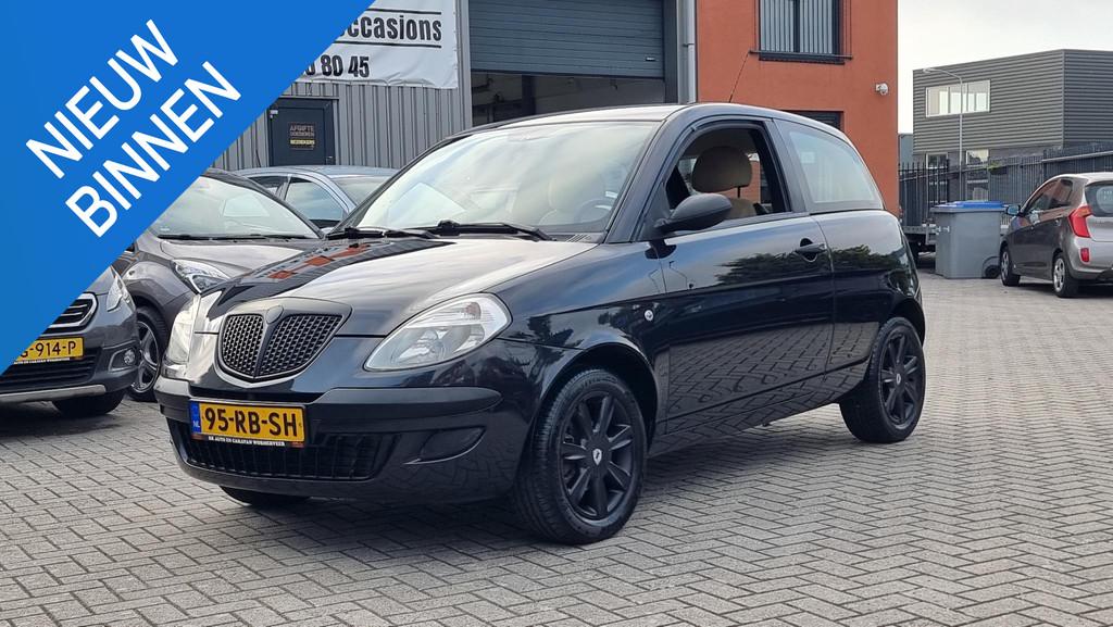 Lancia Ypsilon 1.2 Edizione Nero Airco, sportvelgen, NAP, Auto's, Lancia, Voorwielaandrijving, Gebruikt, Alcantara, Origineel Nederlands