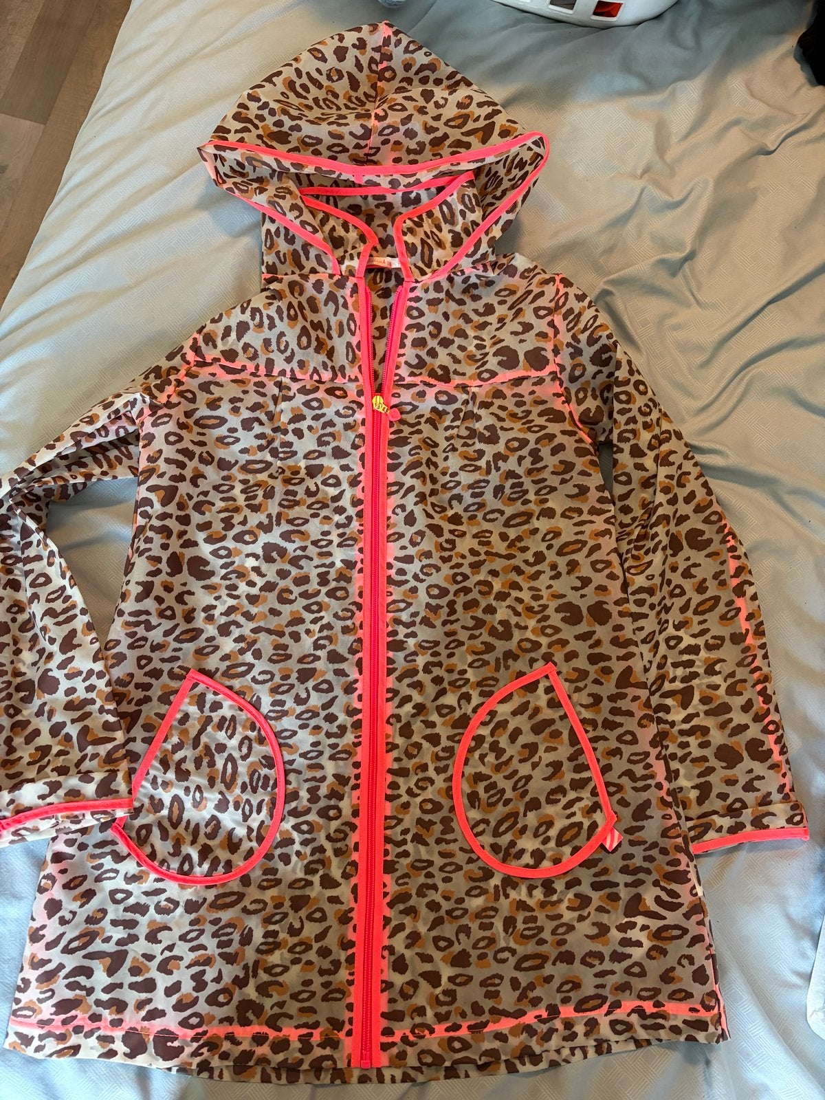 Billieblush Regenjas met Luipaardprint Neon Roze maat 12, Ophalen of Verzenden, Nieuw, Meisje, Jas