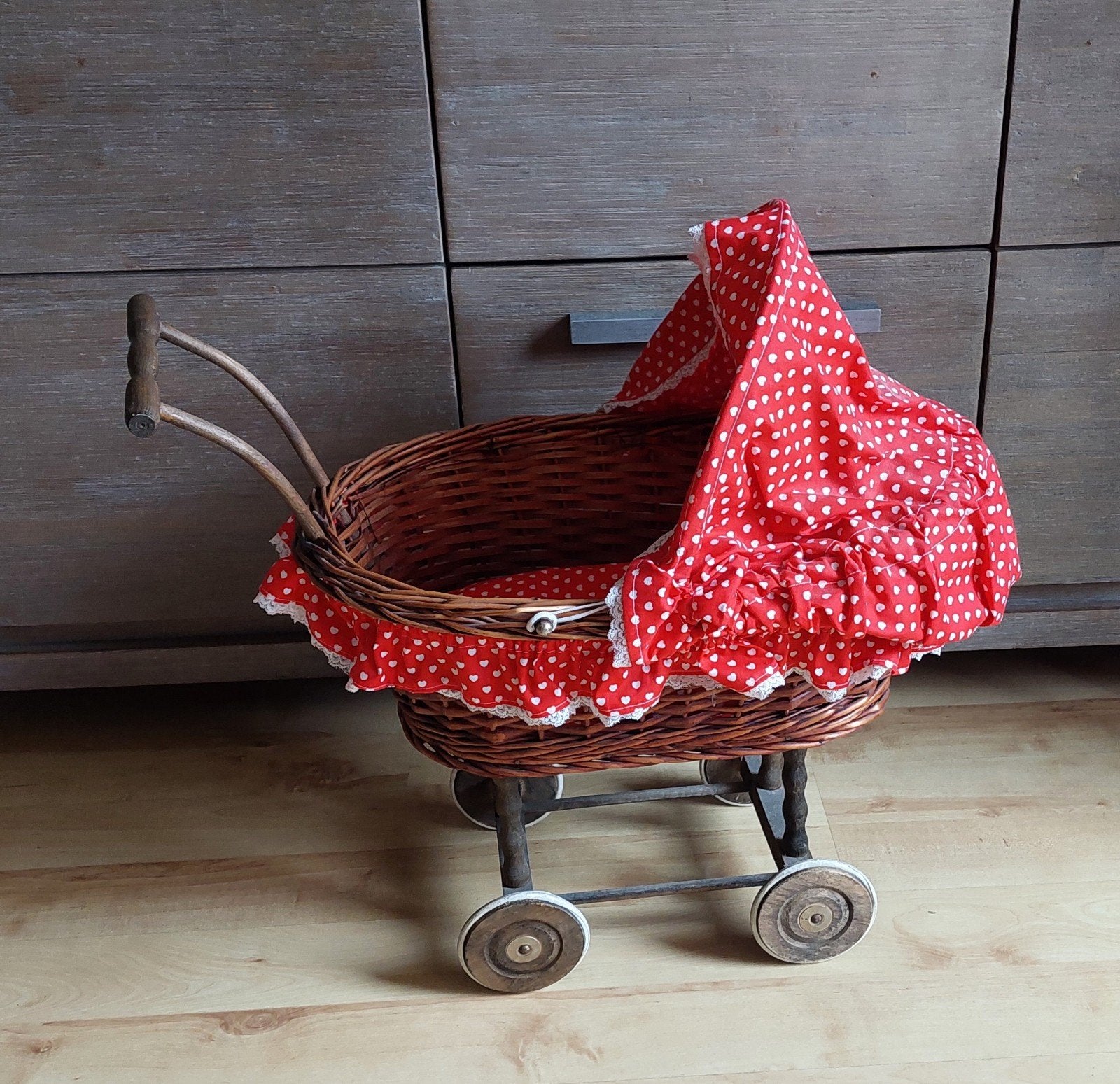 Vintage rieten poppenwagen, Ophalen, Gebruikt, Babypop