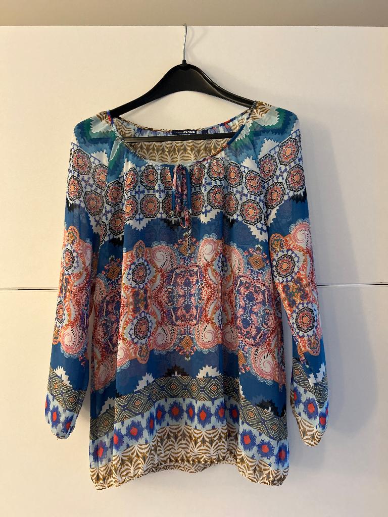 Charles Vögele blauwe blouse met print, Kleding | Dames, Charles Vogele, Blauw, Maat 42/44 (L), Ophalen of Verzenden