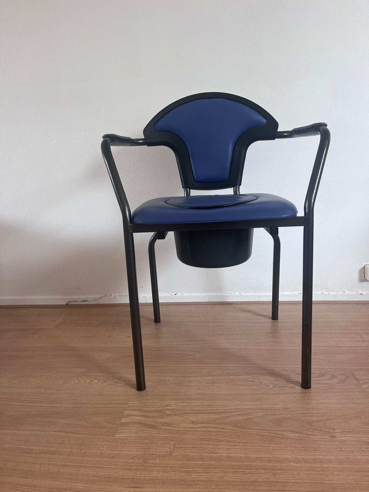 Hulpmiddelen. Toiletstoel, Diversen, Ophalen, Zo goed als nieuw