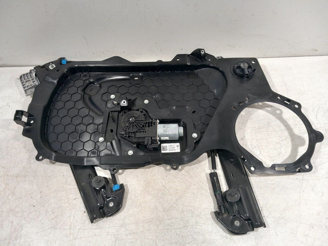 Raammechaniek elektrisch links voor Tesla Model 3, Auto-onderdelen, Onderdelen@venauto.nl, Van der Ven Autorecycling B.V., Gebruikt
