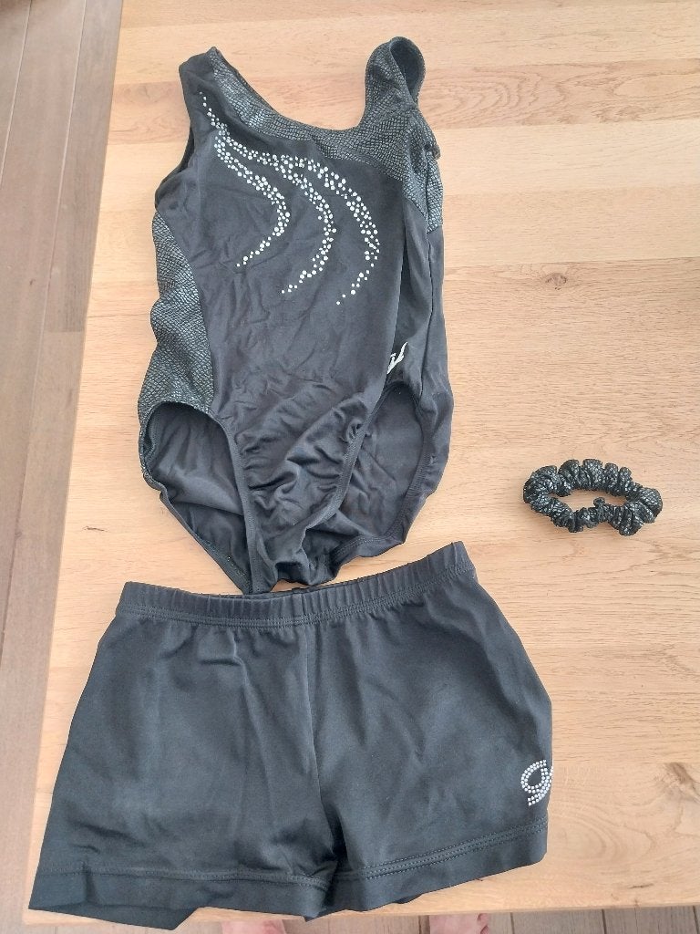 Zwart turnpakje met broekje en scrunchie, Ophalen, Gebruikt, Zwart, Turnpak(je)