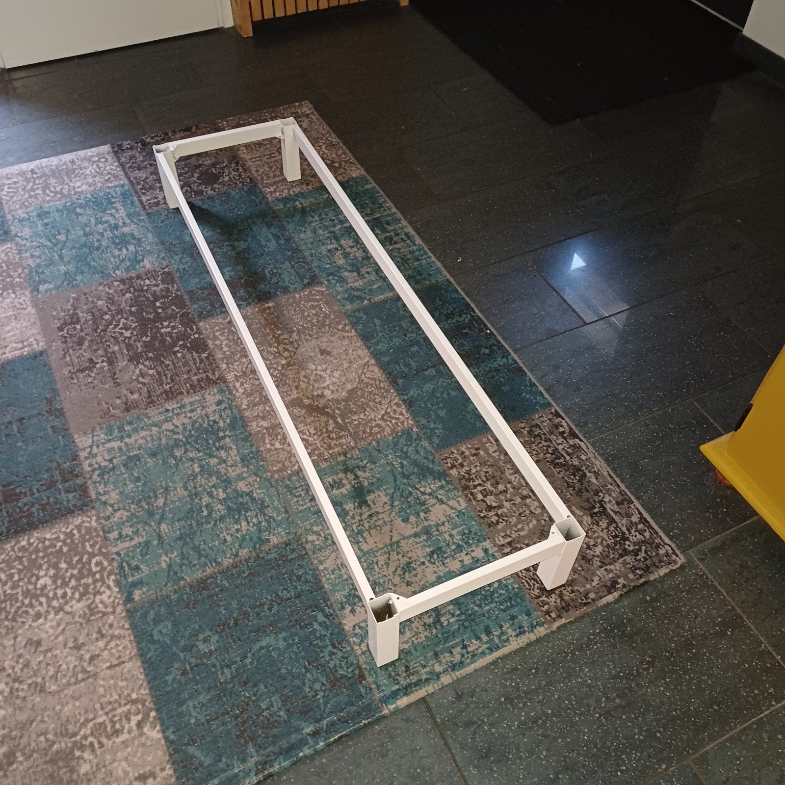 Wit metalen frame voor onder kallax kast (4 vakken breed), Ophalen, Gebruikt