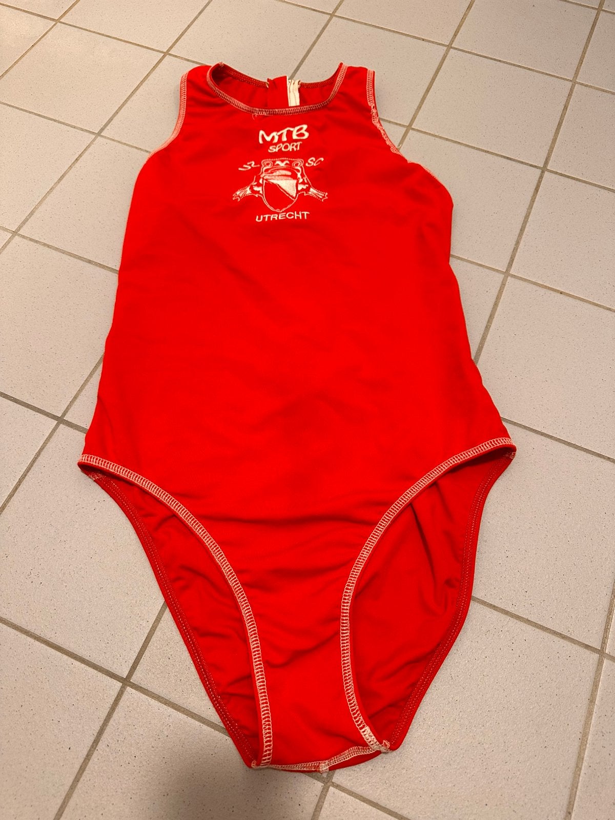 UZSC Utrecht waterpolo, Ophalen, Gedragen, Rood, Badpak