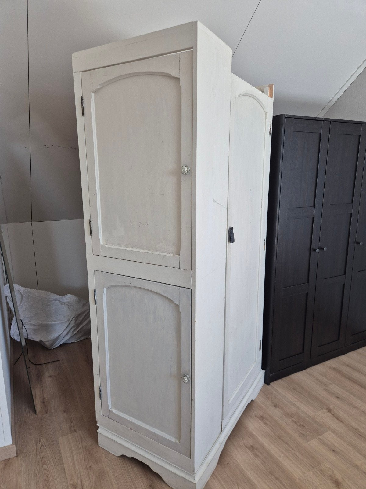 Vintage witte kledingkast met planken en roede, Ophalen, Gebruikt, 100 tot 150 cm, 150 tot 200 cm