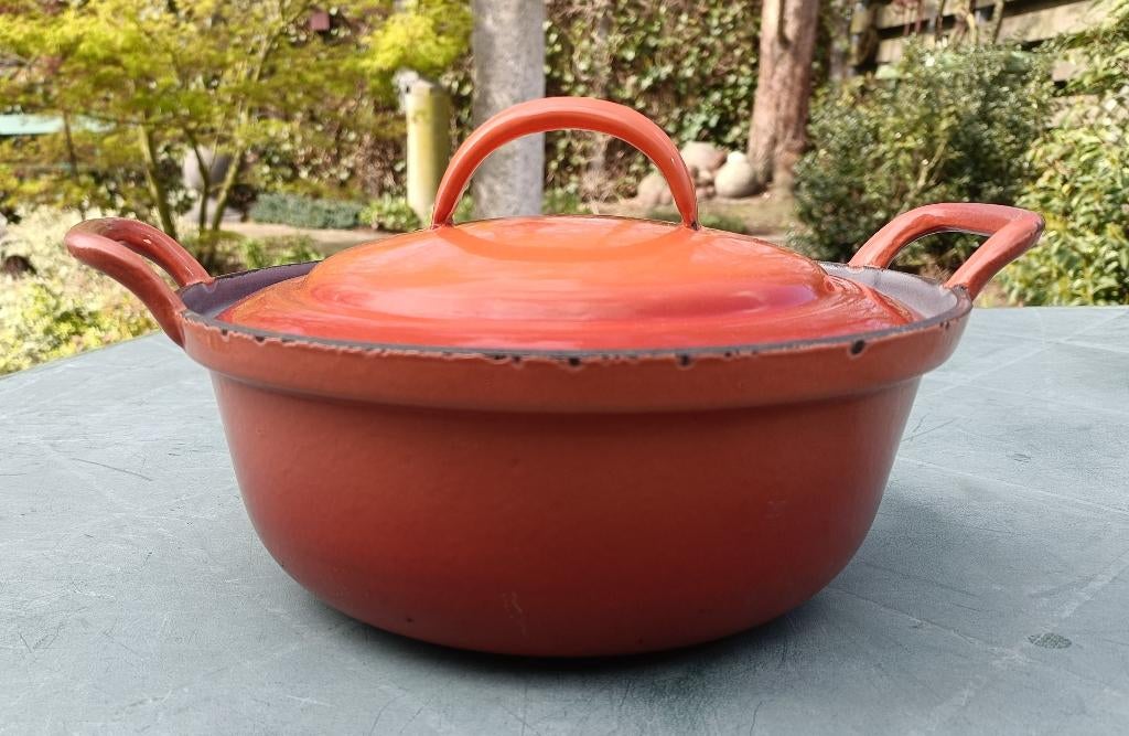Vintage gietijzeren pan met plaatstaal deksel Ø22 ongemerkt, Gebruikt, Gietijzer, Ophalen of Verzenden, Keramische plaat